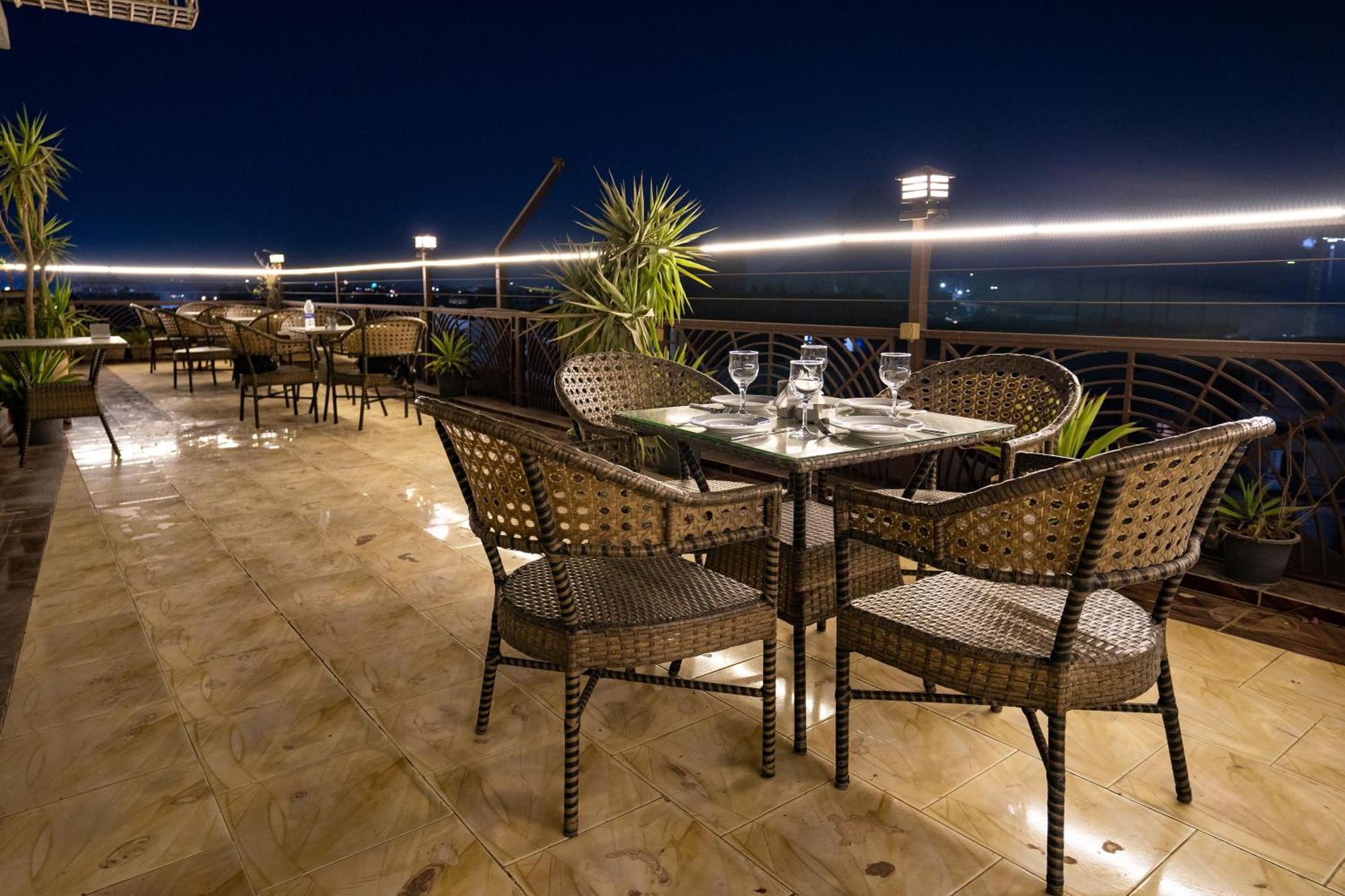 Pyramids Gem Plaza Hotel Kafrat al Jabal Exterior photo
