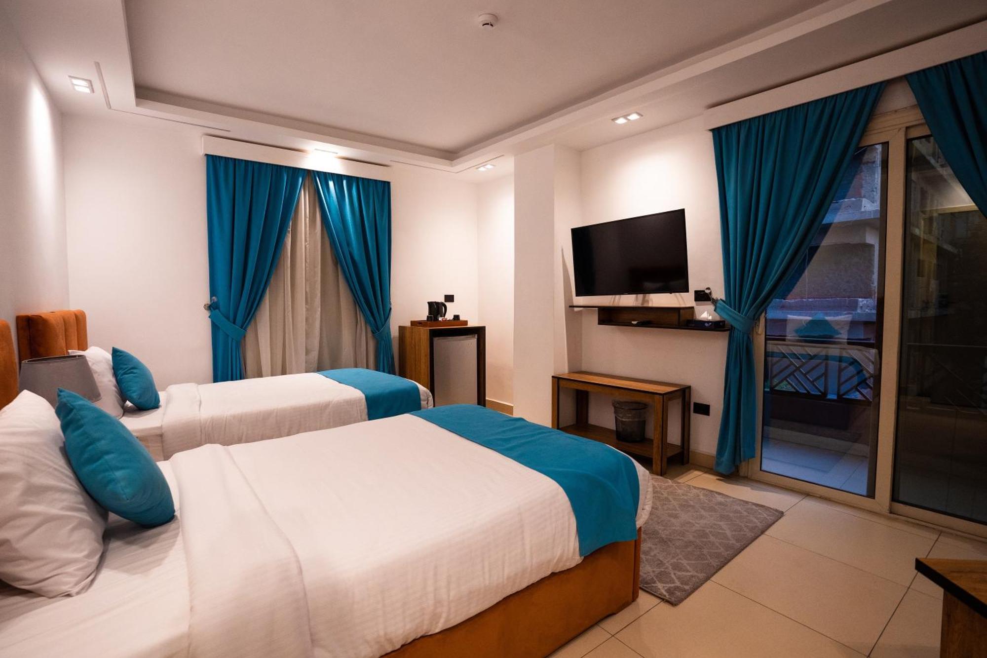 Pyramids Gem Plaza Hotel Kafrat al Jabal Exterior photo